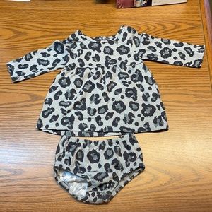 Worn 1 time 0-3month dress with bottoms